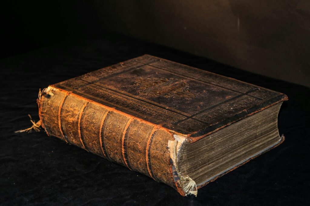 Dieptestudie: het boek onder het stof